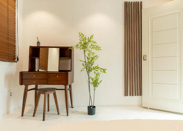 #10-minute Walk From Seongsu #new Seongsu #2 Bedrooms #3 Beds #sleeps Up To 6